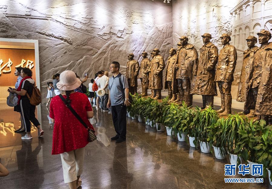 （新華全媒頭條&middot;壯麗70年&middot;奮斗新時(shí)代&mdash;&mdash;記者再走長(zhǎng)征路&middot;圖文互動(dòng)）（8）偉大轉(zhuǎn)折是怎樣發(fā)生的&mdash;&mdash;重回遵義會(huì)議現(xiàn)場(chǎng)