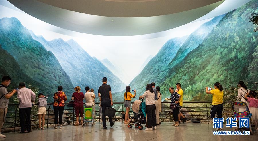 （新華全媒頭條&middot;壯麗70年&middot;奮斗新時(shí)代&mdash;&mdash;記者再走長(zhǎng)征路&middot;圖文互動(dòng)）（11）偉大轉(zhuǎn)折是怎樣發(fā)生的&mdash;&mdash;重回遵義會(huì)議現(xiàn)場(chǎng)