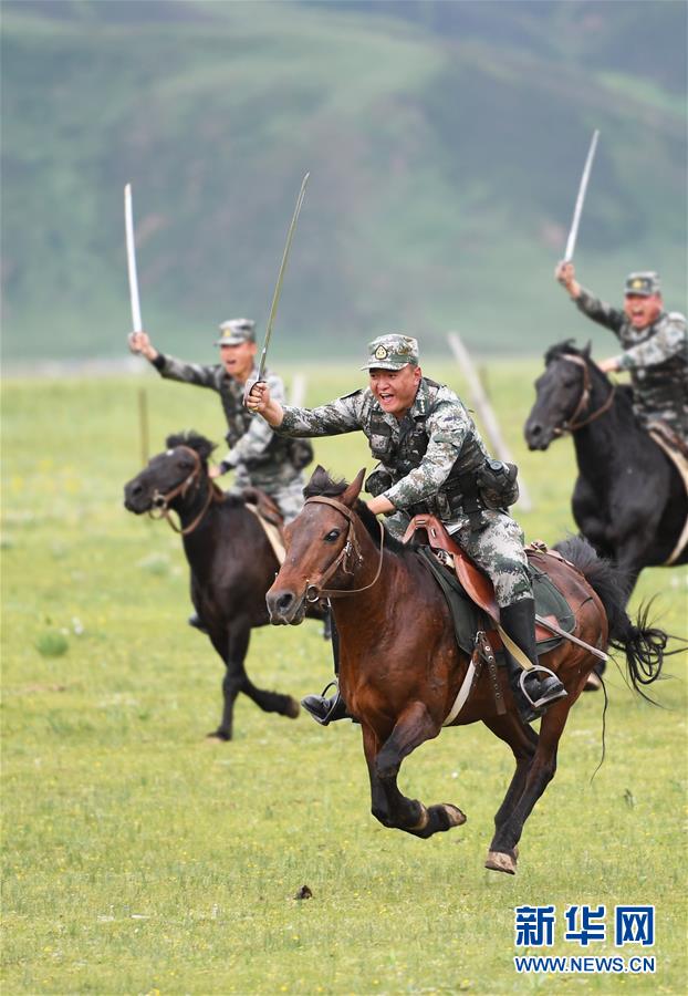 （新華全媒頭條&middot;愛國情 奮斗者&middot;圖文互動）（2）初心不改 紅心向黨&mdash;&mdash;西部戰(zhàn)區(qū)陸軍某旅玉樹獨(dú)立騎兵連連長尼都塔生一家四代跟黨走紀(jì)實