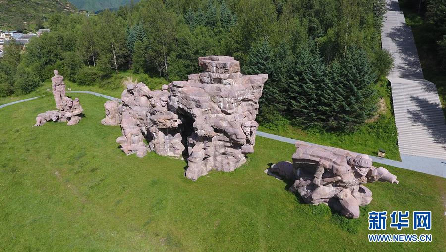 （壯麗70年&middot;奮斗新時代&mdash;&mdash;記者再走長征路&middot;圖文互動）（2）記者手記：紀(jì)念碑下的隨想