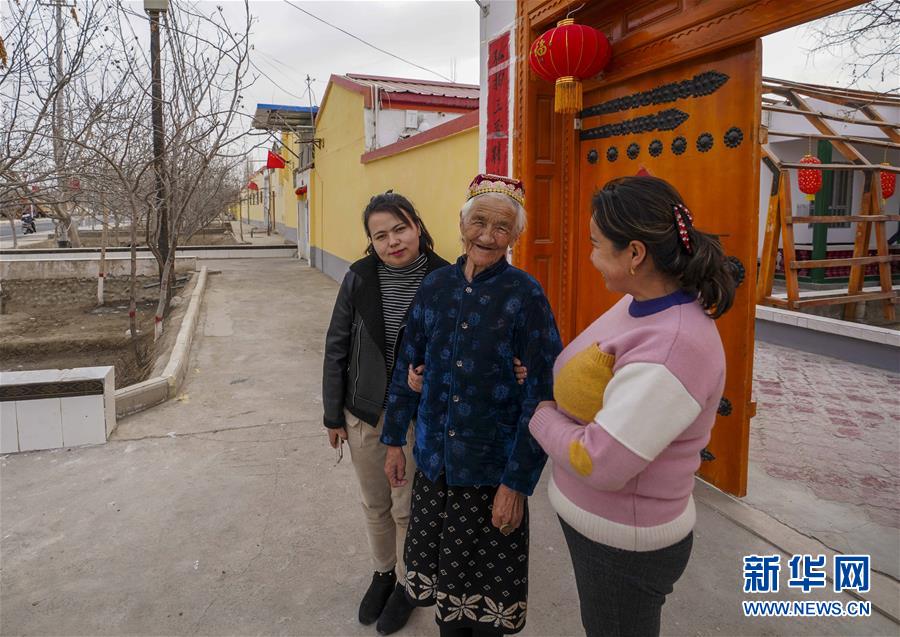 （壯麗70年&middot;奮斗新時(shí)代&mdash;&mdash;共和國(guó)發(fā)展成就巡禮&middot;圖文互動(dòng)）（2）旭日映天山　邊疆展新顏&mdash;&mdash;新中國(guó)成立70年新疆改革發(fā)展巡禮