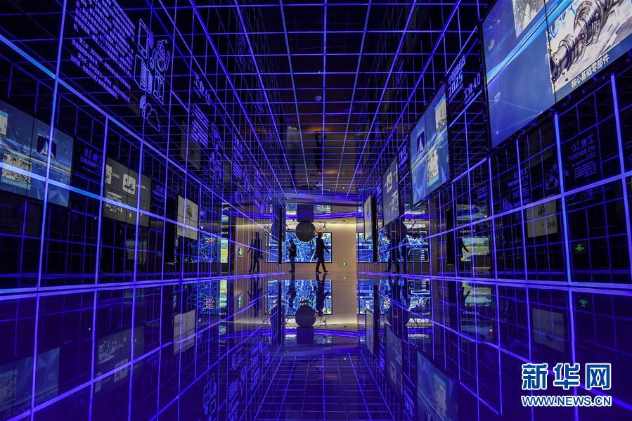 （壯麗70年&middot;奮斗新時(shí)代&mdash;&mdash;共和國(guó)發(fā)展成就巡禮&middot;圖文互動(dòng)）（6）旭日映天山　邊疆展新顏&mdash;&mdash;新中國(guó)成立70年新疆改革發(fā)展巡禮