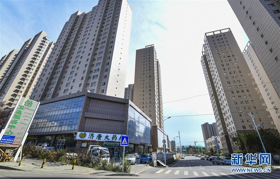 （壯麗70年&middot;奮斗新時(shí)代&mdash;&mdash;共和國(guó)發(fā)展成就巡禮&middot;圖文互動(dòng)）（10）旭日映天山　邊疆展新顏&mdash;&mdash;新中國(guó)成立70年新疆改革發(fā)展巡禮