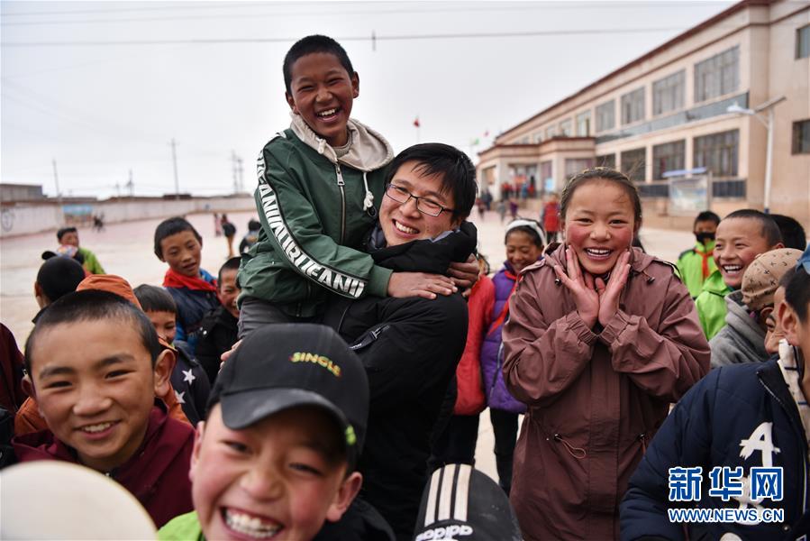 （不忘初心、牢記使命&middot;圖文互動）（1）青春之花綻放五千米云端&mdash;&mdash;記扎根海拔最高縣小學(xué)教師夫妻杜安東、曹曉花