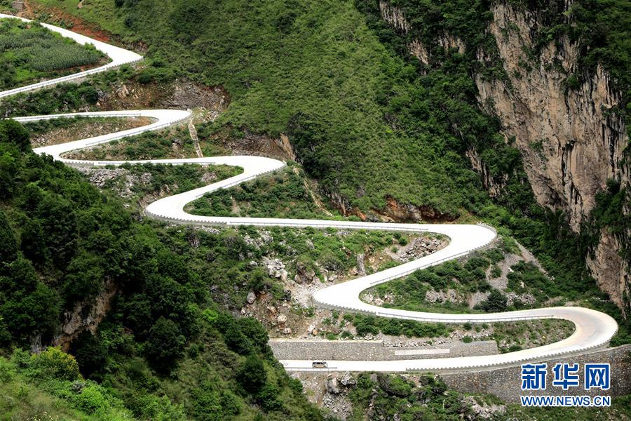 （在習(xí)近平新時代中國特色社會主義思想指引下&mdash;&mdash;新時代新作為新篇章&middot;總書記關(guān)心的百姓身邊事&middot;圖文互動）（2）&ldquo;四好農(nóng)村路&rdquo;：通向幸福，通向遠(yuǎn)方