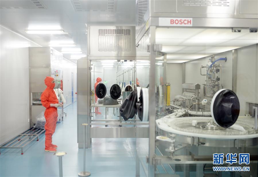 (在習(xí)近平新時代中國特色社會主義思想指引下——新時代新作為新篇章·總書記關(guān)心的百姓身邊事·圖文互動)(1)“一粒藥”的重量