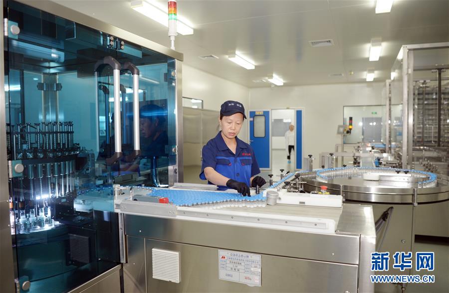 (在習(xí)近平新時代中國特色社會主義思想指引下——新時代新作為新篇章·總書記關(guān)心的百姓身邊事·圖文互動)(2)“一粒藥”的重量