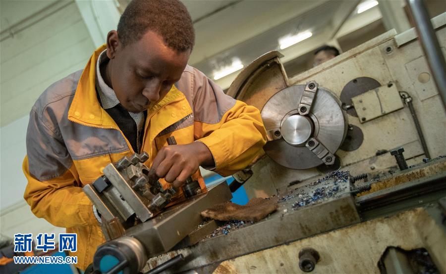 (新華全媒頭條·圖文互動(dòng))(8)攜手鑄就非凡夢(mèng)想——寫在習(xí)近平主席提出構(gòu)建更加緊密的中非命運(yùn)共同體一周年之際