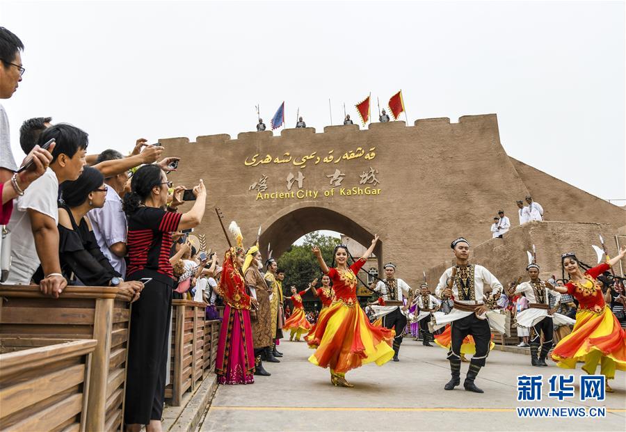 （新華全媒頭條&middot;圖文互動(dòng)）（8）同心筑夢(mèng)映天山&mdash;&mdash;新疆70年改革發(fā)展穩(wěn)定述評(píng)