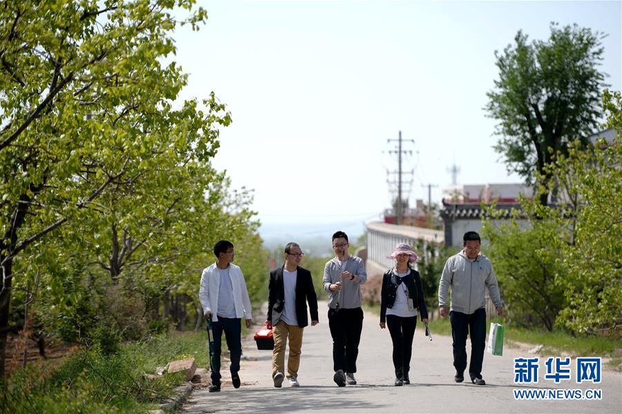 （在習近平新時代中國特色社會主義思想指引下&mdash;&mdash;新時代新作為新篇章&middot;總書記關(guān)心的百姓身邊事&middot;圖文互動）（5）&ldquo;農(nóng)&rdquo;字頭照樣&ldquo;大&rdquo;作為&mdash;&mdash;豐收時節(jié)看涉農(nóng)高校人才在希望的田野