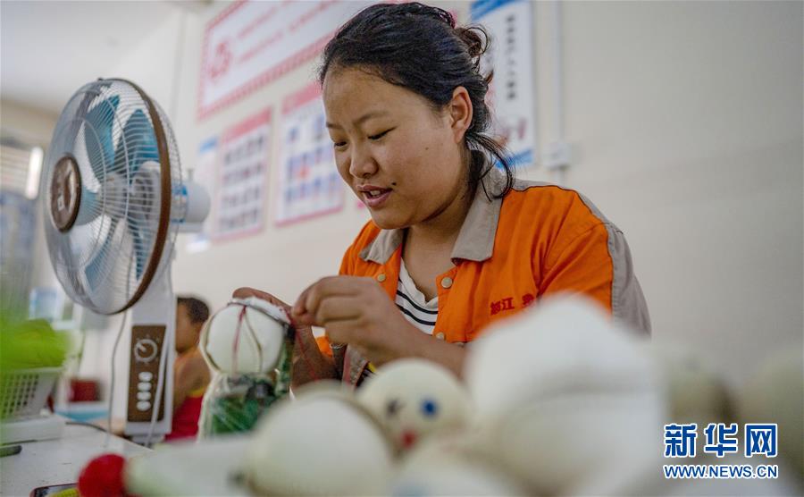 (新華全媒頭條·決戰(zhàn)決勝脫貧攻堅·圖文互動)(8)為了人與自然和諧共生——云南“三江并流”地區(qū)決戰(zhàn)精準(zhǔn)脫貧的“生態(tài)畫卷”