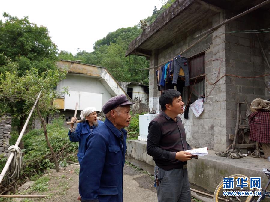 （新華全媒頭條&middot;圖文互動(dòng)）（6）永不歸來(lái)的&ldquo;戰(zhàn)士&rdquo;&mdash;&mdash;追記倒在脫貧攻堅(jiān)一線的貴州沿河縣駐村第一書(shū)記文偉紅