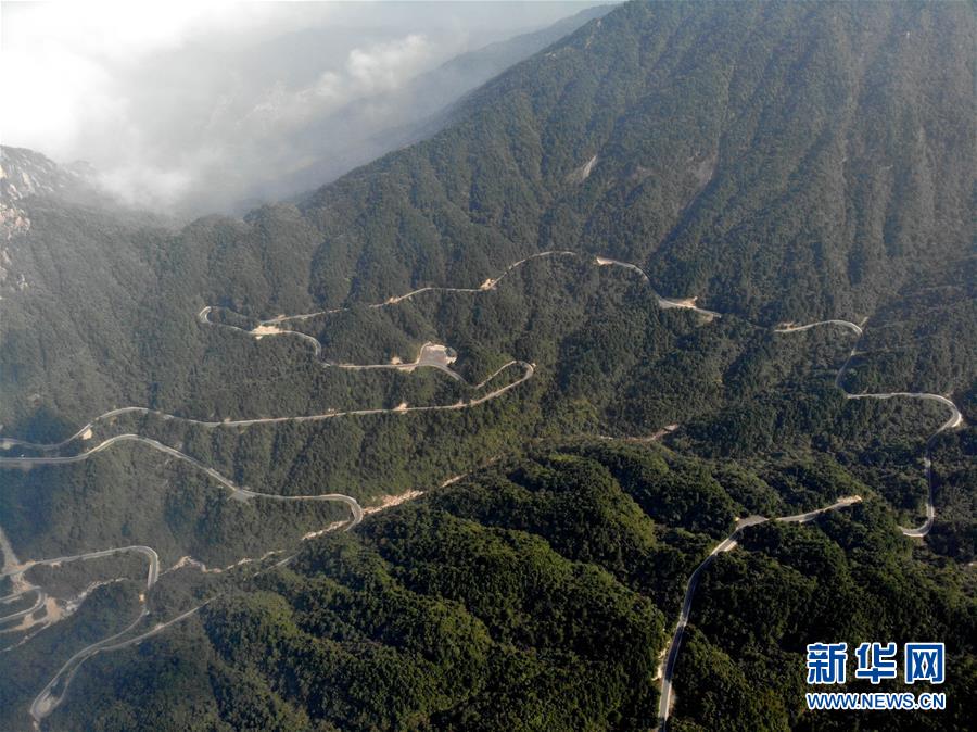 （新華全媒頭條&middot;時代先鋒&middot;圖文互動）（7）換得秋實一夏花&mdash;&mdash;追記基層青年紀(jì)檢監(jiān)察干部李夏