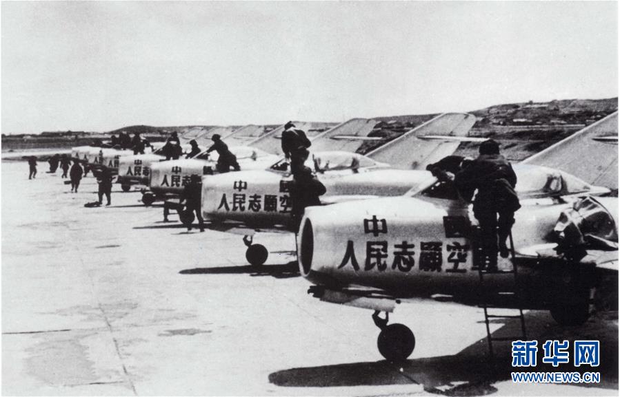 （新華全媒頭條&middot;人民空軍70年&middot;圖文互動）（3）陽光照耀奮飛的航程&mdash;&mdash;黨中央、中央軍委和習(xí)主席關(guān)心人民空軍建設(shè)發(fā)展紀(jì)實(shí)