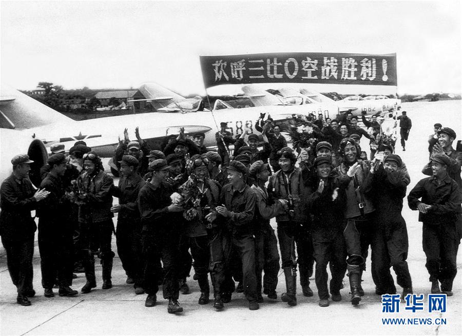 （新華全媒頭條&middot;人民空軍70年&middot;圖文互動）（4）陽光照耀奮飛的航程&mdash;&mdash;黨中央、中央軍委和習(xí)主席關(guān)心人民空軍建設(shè)發(fā)展紀(jì)實(shí)