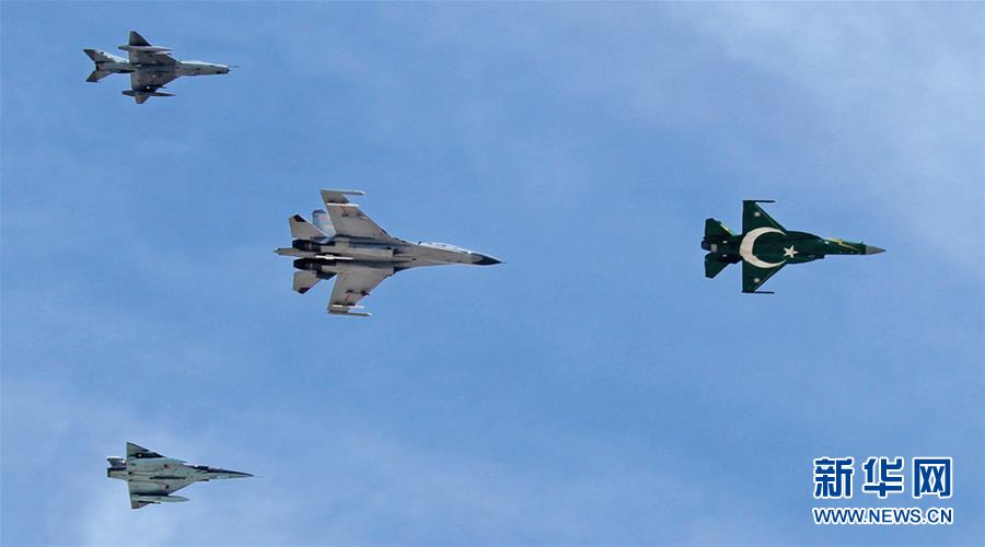 （新華全媒頭條&middot;人民空軍70年&middot;圖文互動）（8）陽光照耀奮飛的航程&mdash;&mdash;黨中央、中央軍委和習(xí)主席關(guān)心人民空軍建設(shè)發(fā)展紀(jì)實(shí)