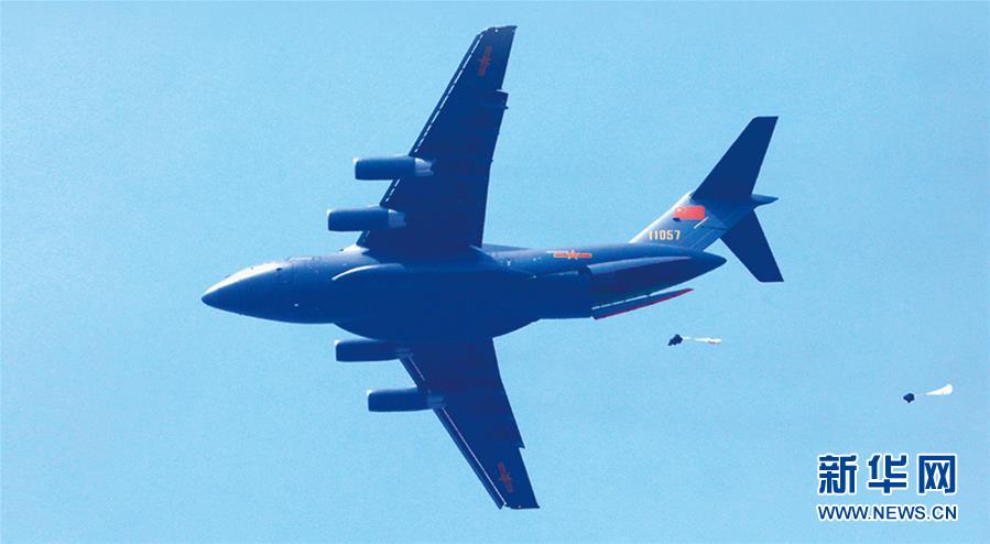 （新華全媒頭條&middot;人民空軍70年&middot;圖文互動）（10）陽光照耀奮飛的航程&mdash;&mdash;黨中央、中央軍委和習(xí)主席關(guān)心人民空軍建設(shè)發(fā)展紀(jì)實(shí)