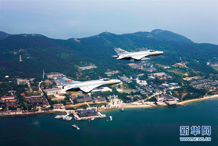 （新華全媒頭條&middot;人民空軍70年&middot;圖文互動）（11）陽光照耀奮飛的航程&mdash;&mdash;黨中央、中央軍委和習(xí)主席關(guān)心人民空軍建設(shè)發(fā)展紀(jì)實(shí)