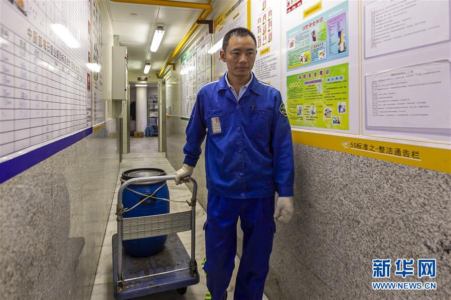 （新華全媒頭條&middot;圖文互動(dòng)）（2）上海：&ldquo;三只桶&rdquo;里看變化