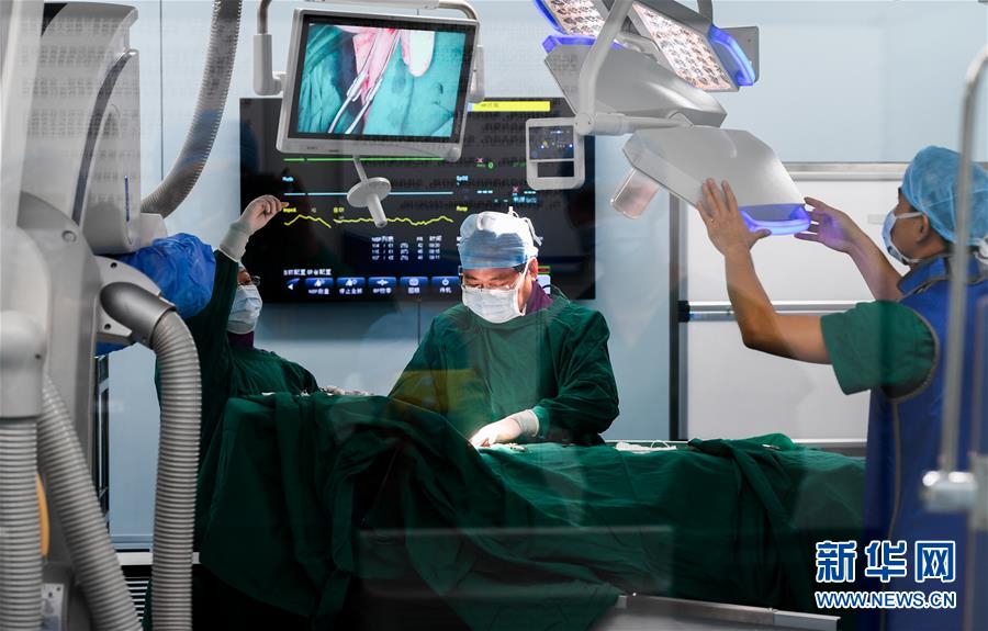 (在習(xí)近平新時(shí)代中國(guó)特色社會(huì)主義思想指引下——新時(shí)代新作為新篇章·總書(shū)記關(guān)切開(kāi)放事·圖文互動(dòng))(8)開(kāi)放的故事講不完——海南開(kāi)放再“提速”