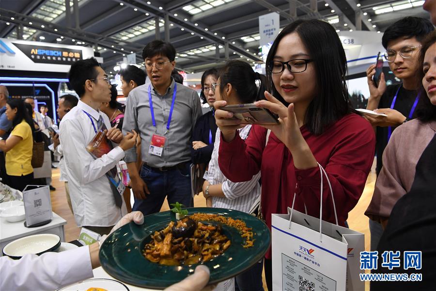 （新華全媒頭條&middot;圖文互動(dòng)）（9）觸摸跳動(dòng)的創(chuàng)新脈搏&mdash;&mdash;從高交會(huì)看經(jīng)濟(jì)發(fā)展新動(dòng)能