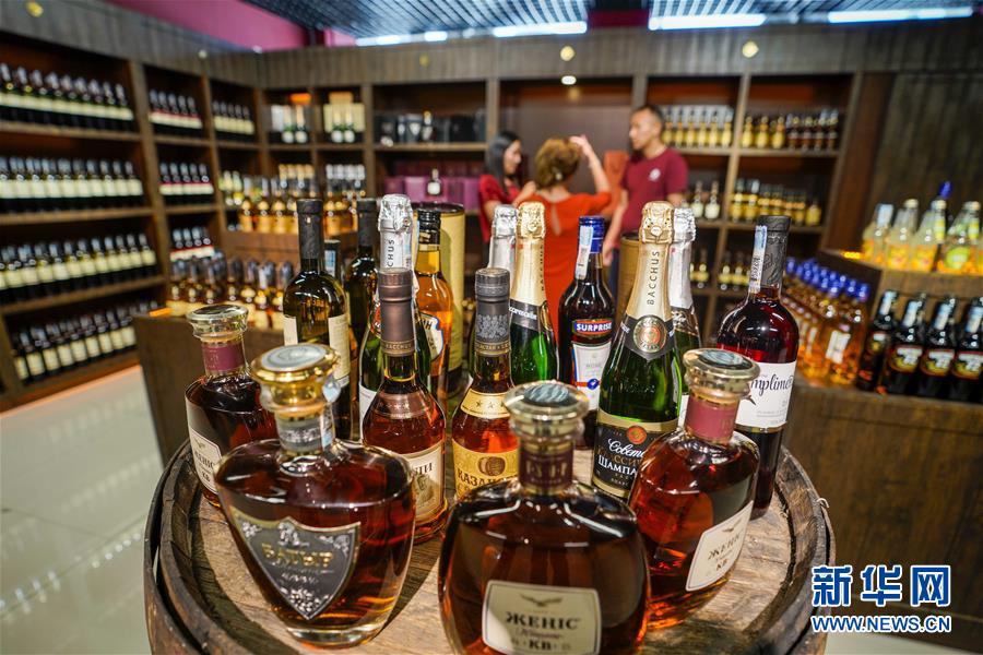 （在習(xí)近平新時(shí)代中國特色社會主義思想指引下&mdash;&mdash;新時(shí)代新作為新篇章&middot;總書記關(guān)切開放事&middot;圖文互動）（4）開放，讓迢迢邊關(guān)擁有穩(wěn)穩(wěn)幸福&mdash;&mdash;來自內(nèi)陸沿邊開放小城的故事