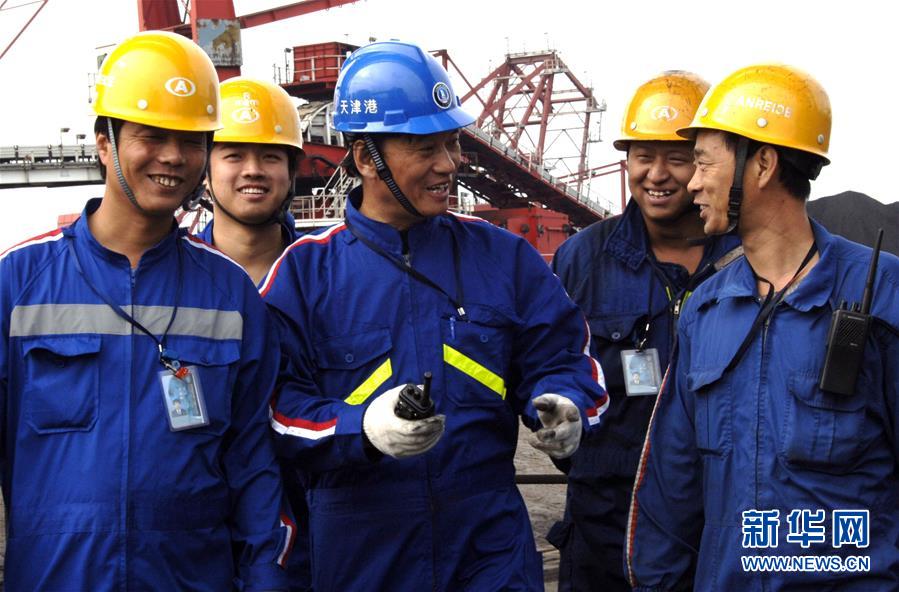 （愛國(guó)情 奮斗者&middot;圖文互動(dòng)）（3）錨定無悔奮進(jìn)的航向&mdash;&mdash;記港口創(chuàng)新路上的&ldquo;藍(lán)領(lǐng)專家&rdquo;孔祥瑞