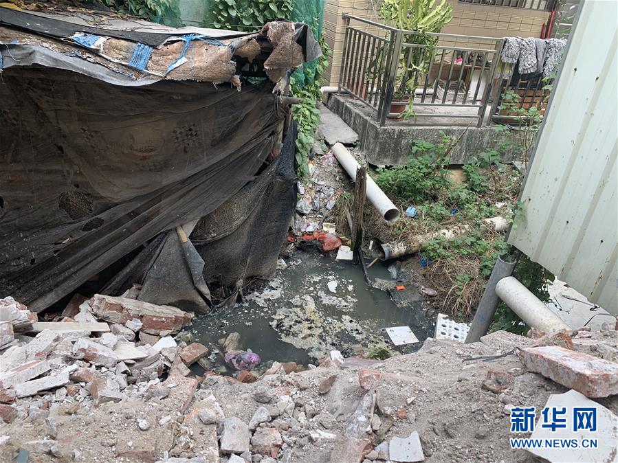 （圖文互動(dòng)）（3）河長(zhǎng)職責(zé)寫(xiě)得明明白白，條條舉措無(wú)一落實(shí)&mdash;&mdash;國(guó)務(wù)院檢查組暗訪核查佛山一農(nóng)村河涌黑臭十余年無(wú)人管理