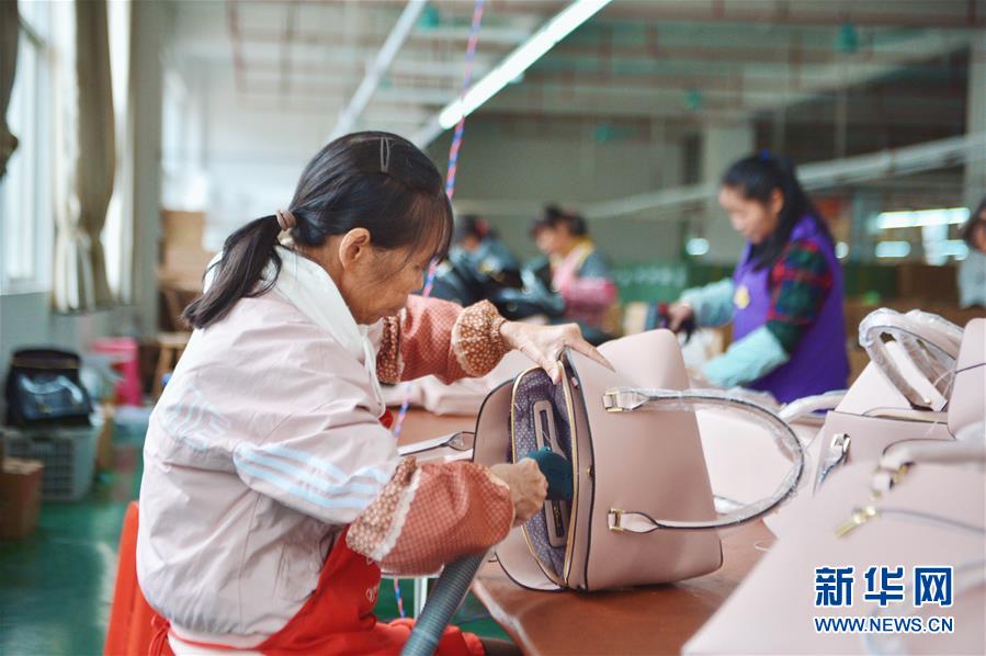 （圖文互動(dòng)）（3）人回鄉(xiāng)、錢(qián)回流、企回遷&mdash;&mdash;一個(gè)大石山區(qū)貧困縣的返鄉(xiāng)創(chuàng)業(yè)故事 