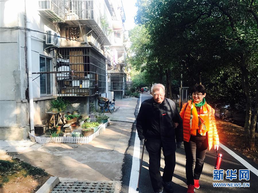 （新華全媒頭條&middot;圖文互動）（8）滄海橫流 信仰彌堅&mdash;&mdash;記共產黨員、湘潭大學九旬教授滄南