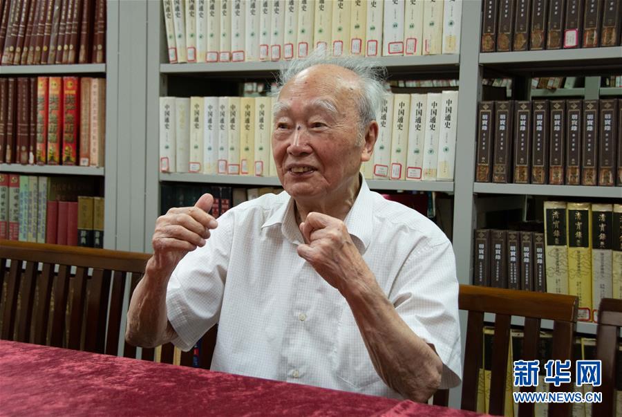 （新華全媒頭條&middot;圖文互動）（5）滄海橫流 信仰彌堅&mdash;&mdash;記共產黨員、湘潭大學九旬教授滄南