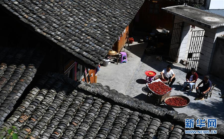 （新華全媒頭條&middot;圖文互動(dòng)）（3）干部去哪兒了？&mdash;&mdash;貴州干部大規(guī)模下沉脫貧攻堅(jiān)一線紀(jì)實(shí)