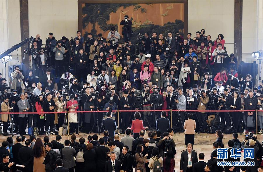 （兩會(huì)&middot;面對(duì)面）（12）全國政協(xié)委員接受采訪