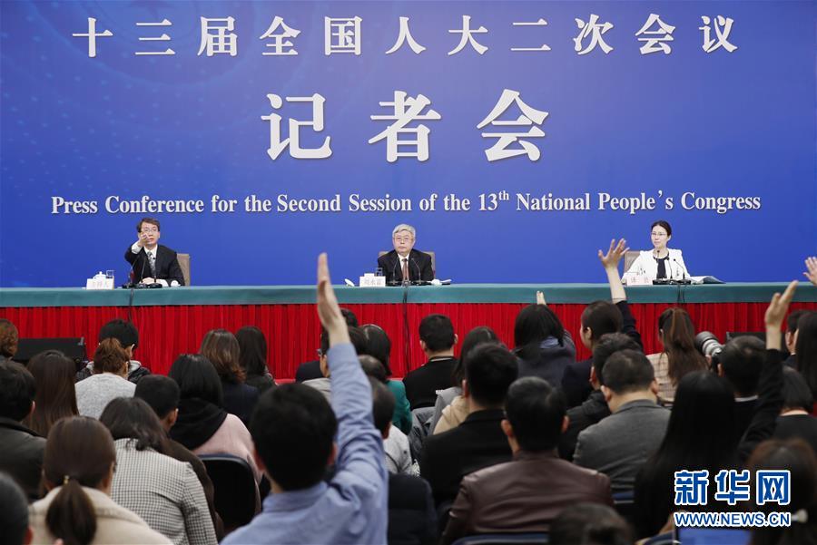 （兩會&middot;XHDW）（4）國務(wù)院扶貧辦主任劉永富就&ldquo;攻堅克難&mdash;&mdash;堅決打贏脫貧攻堅戰(zhàn)&rdquo;答記者問