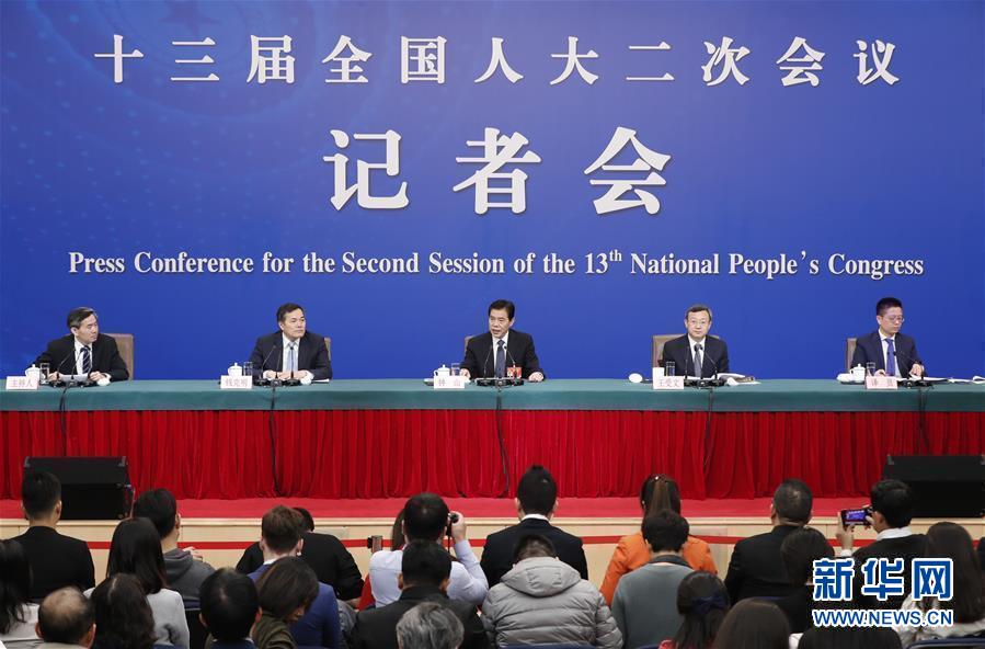 （兩會(huì)&middot;XHDW）（1）商務(wù)部部長鐘山等就&ldquo;促進(jìn)形成強(qiáng)大國內(nèi)市場 推動(dòng)全方位對(duì)外開放&rdquo;答記者問