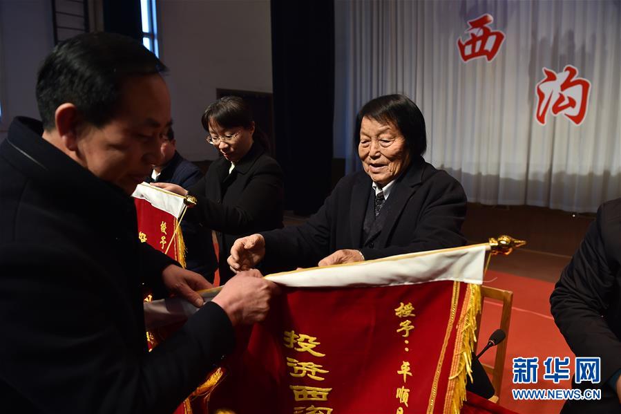 （新華全媒頭條&middot;兩會(huì)特別報(bào)道&middot;圖文互動(dòng)）（4）向著夢(mèng)想的接力&mdash;&mdash;&ldquo;90歲&rdquo;與&ldquo;95后&rdquo;代表的&ldquo;對(duì)話&rdquo;