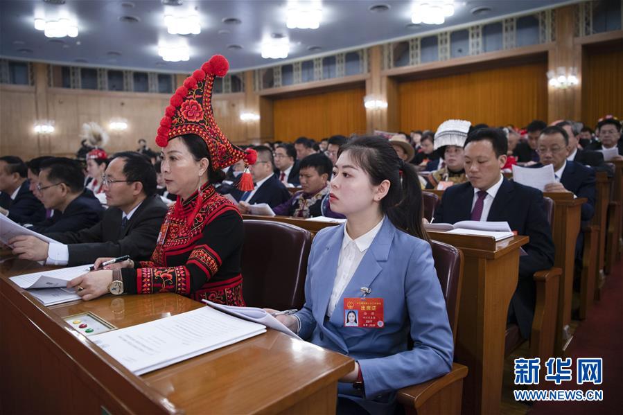 （新華全媒頭條&middot;兩會(huì)特別報(bào)道&middot;圖文互動(dòng)）（11）向著夢(mèng)想的接力&mdash;&mdash;&ldquo;90歲&rdquo;與&ldquo;95后&rdquo;代表的&ldquo;對(duì)話&rdquo;