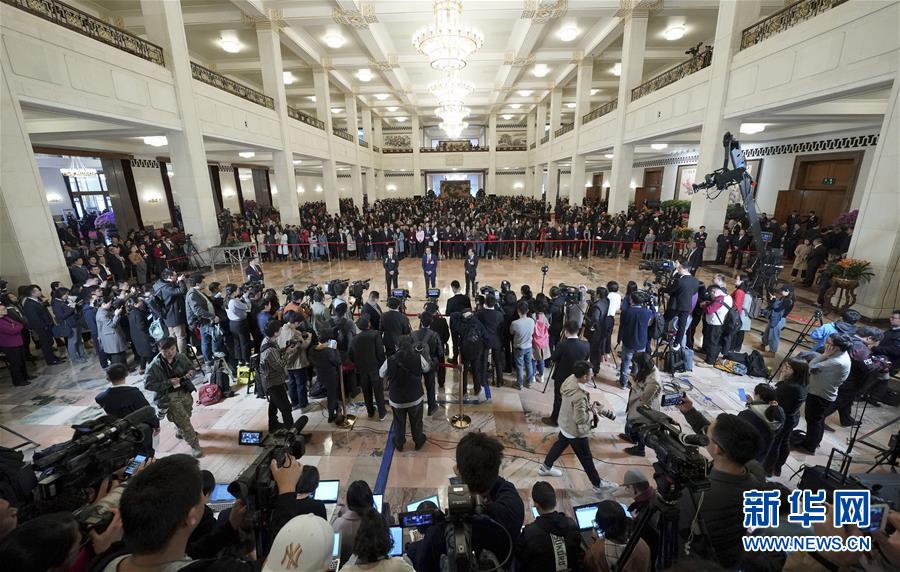 （兩會(huì)&middot;面對(duì)面&middot;XHDW）（12）全國政協(xié)委員接受采訪