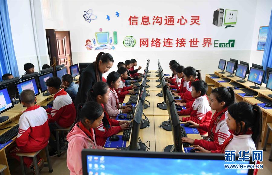 （新華全媒頭條&middot;圖文互動）（8）上下同心再出發(fā)&mdash;&mdash;習(xí)近平總書記同出席2019年全國兩會人大代表、政協(xié)委員共商國是紀(jì)實