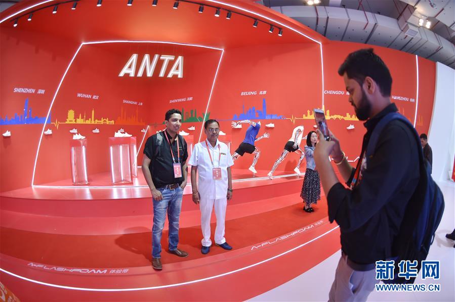 （新華全媒頭條&middot;圖文互動）（9）上下同心再出發(fā)&mdash;&mdash;習(xí)近平總書記同出席2019年全國兩會人大代表、政協(xié)委員共商國是紀(jì)實