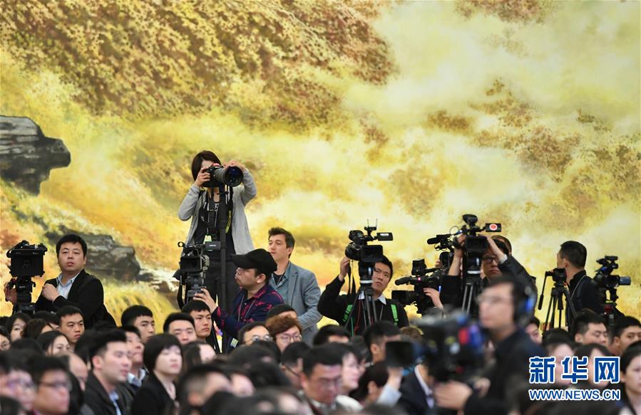 （兩會(huì)&middot;XHDW）（18）李克強(qiáng)總理會(huì)見中外記者