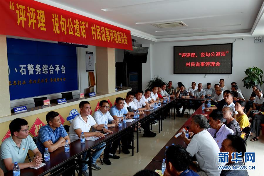 （新華全媒頭條&middot;圖文互動）（8）為基層松綁減負　促干部擔(dān)當(dāng)作為&mdash;&mdash;以習(xí)近平同志為核心的黨中央推進&ldquo;基層減負年&rdquo;工作綜述