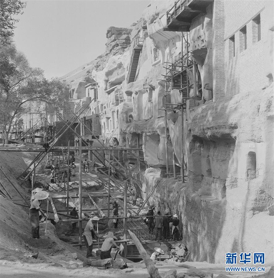 （時代先鋒&middot;圖文互動）（4）此生不悔入沙海 勇?lián)厝问家娊?mdash;&mdash;敦煌研究院文物保護利用群體群像