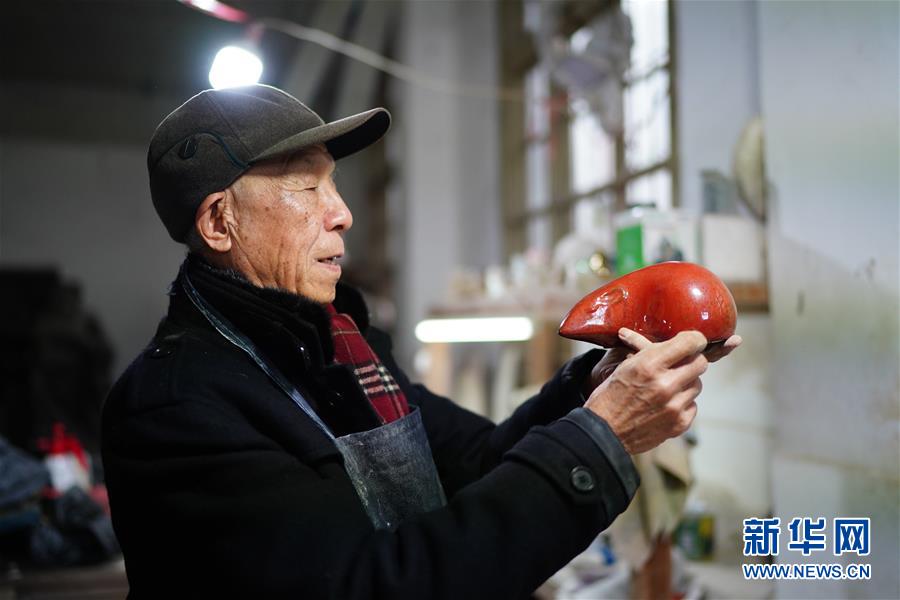 (新春走基層·圖文互動(dòng))(1)瓷鼠鬧新春