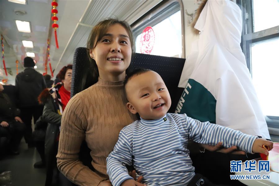 （新春走基層&middot;圖文互動）（3）小康路上，與&ldquo;小慢車&rdquo;同行&mdash;&mdash;長白山區(qū)綠皮火車二三事
