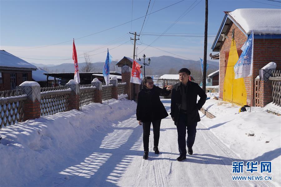 （新春走基層&middot;圖文互動）（4）小鎮(zhèn)里的&ldquo;U盤書記&rdquo;