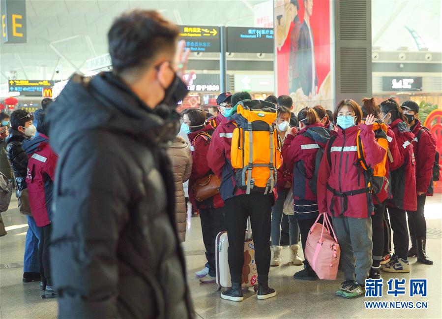 (新華全媒頭條·圖文互動)(18)萬眾一心迎挑戰(zhàn) 眾志成城戰(zhàn)疫情——全國總動員打響疫情防控阻擊戰(zhàn)紀實