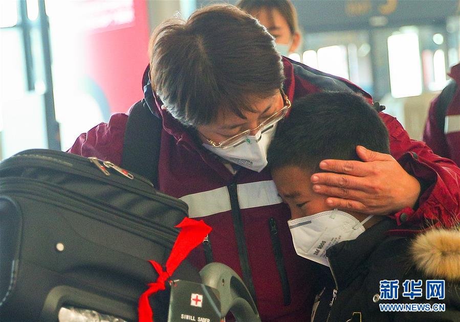 (新華全媒頭條·圖文互動)(20)萬眾一心迎挑戰(zhàn) 眾志成城戰(zhàn)疫情——全國總動員打響疫情防控阻擊戰(zhàn)紀實