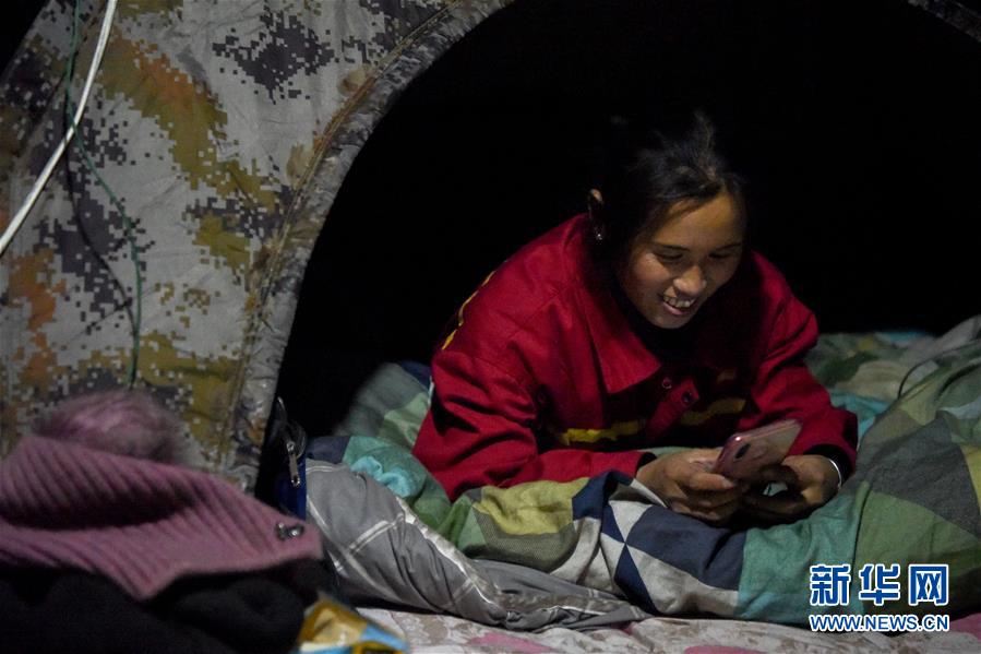 （新春走基層&middot;圖文互動）（6）寒冬里，&ldquo;沙漠玫瑰&rdquo;猶自綻放