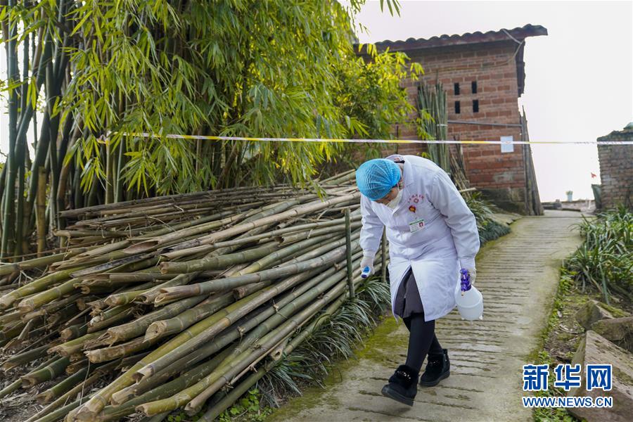 (聚焦疫情防控·圖文互動)(3)一對抗疫夫妻的“一線連軸轉(zhuǎn)”